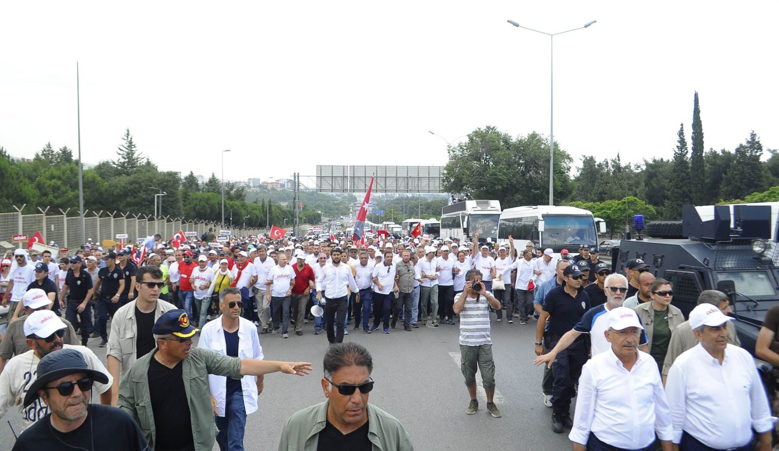 CHP'nin yürüyüşünde yollar vatandaşa çile oldu! Sürücüler isyanda